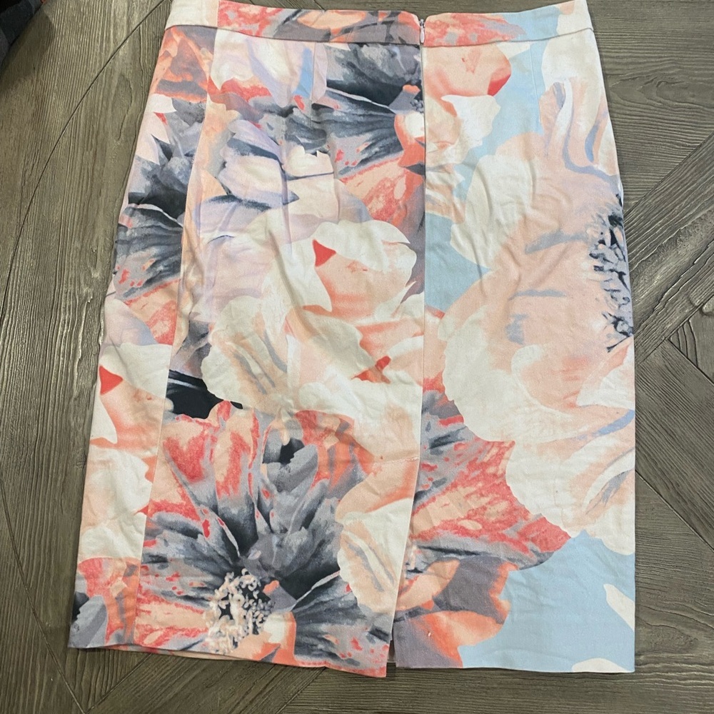Cleo pencil skirt size 6 - Picture 2 of 3